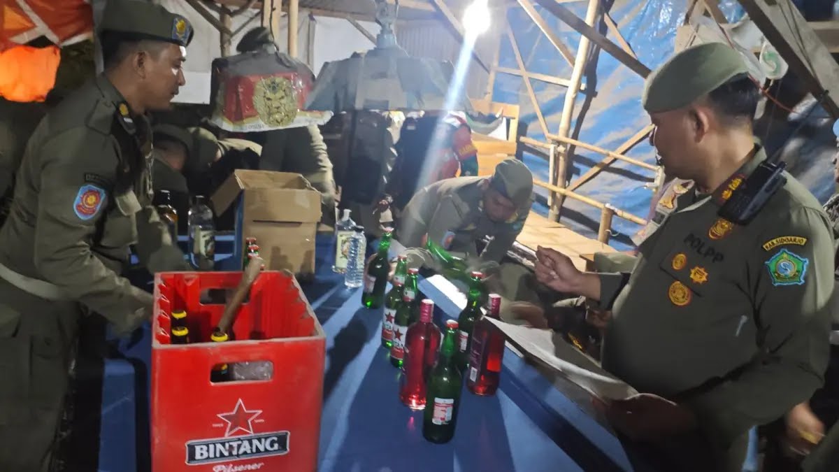 tegas satpol pp sidoarjo sita ratusan miras dari rumah dan warkop rabu 268 malam T3zHW