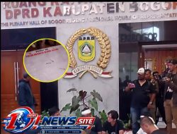 Massa Aksi Demo Kecewa, Ketua Dan Seluruh Anggota DPRD Kabupaten Bogor Memilih Menghindar Dari Massa Petisi 26.