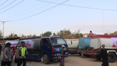 Tanggap Kemarau Panjang, Polres Sampang Distribusikan 120 Ribu Liter Air Bersih 1 1001667689