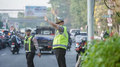 Operasi Patuh Semeru 2026: Polda Jatim Fokus Edukasi Tertib Berkendara Demi Keselamatan di Jalan Raya 2 1001672832
